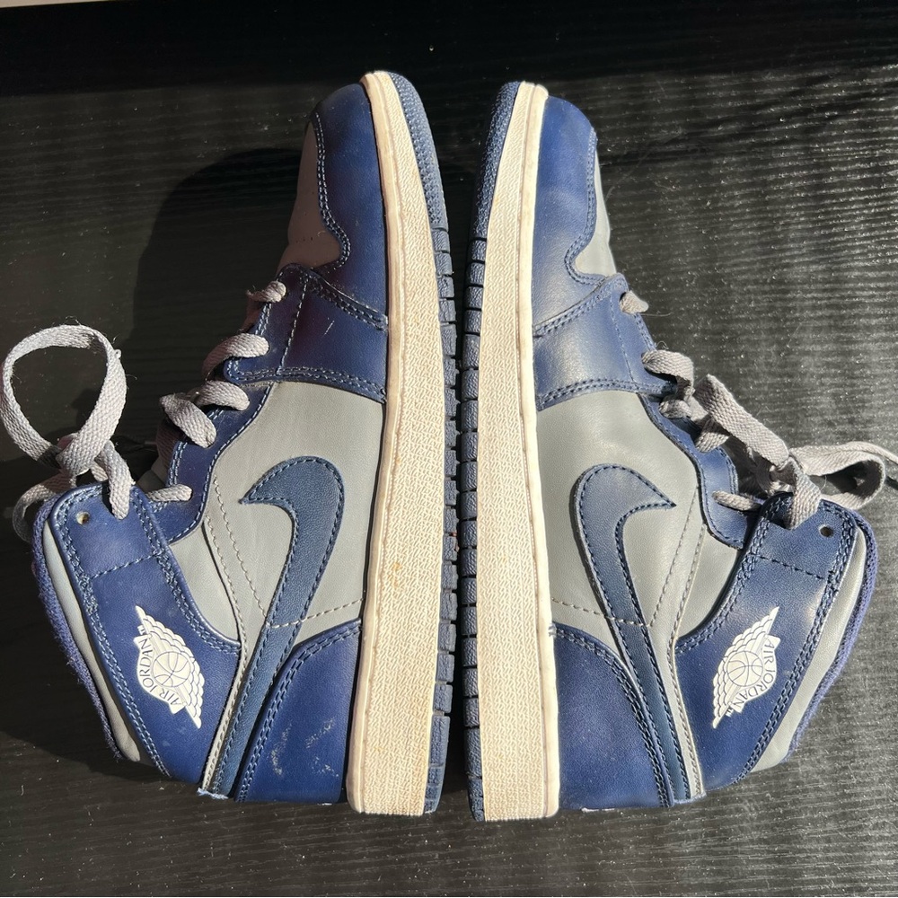 Nike Air Jordon 1 Mid Georgetown Kids Size 4.5 Y